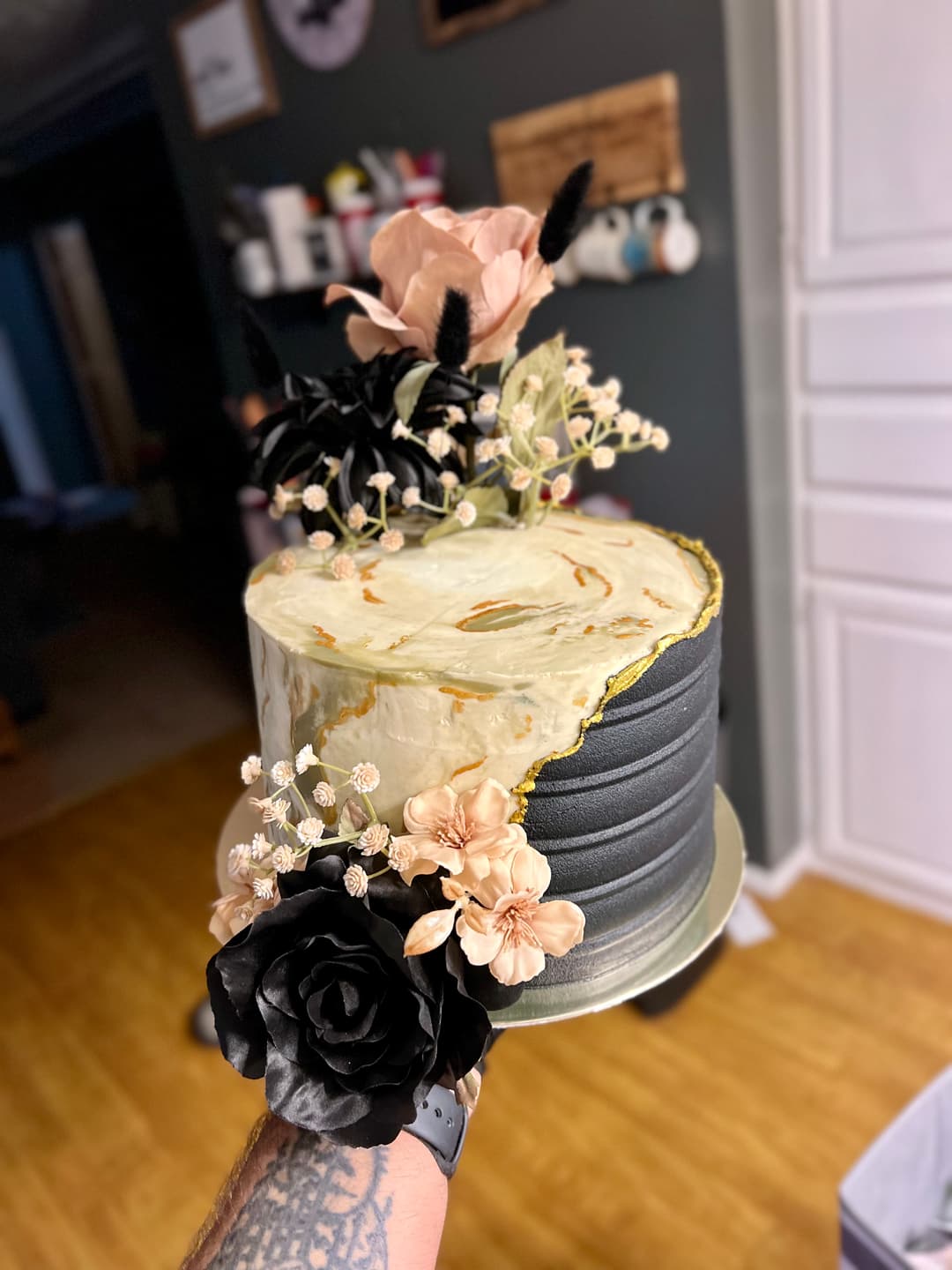 Elegant wedding cake